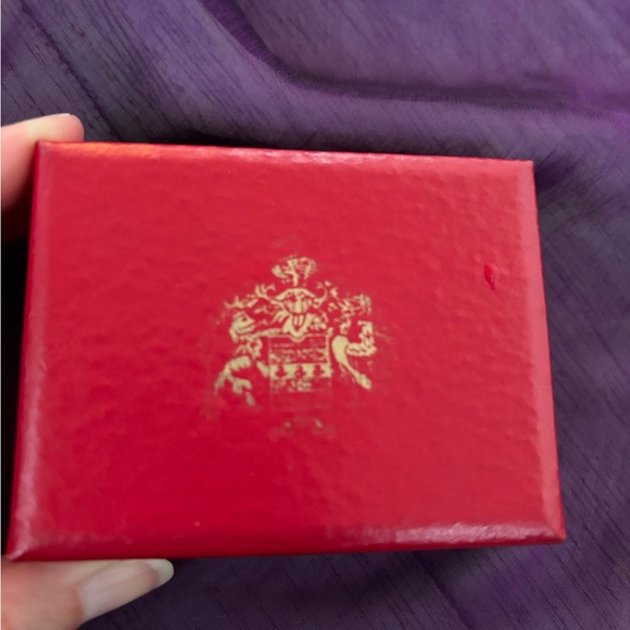 Majorica earrings RARE VINTAGE in gold tone with costume pearl detail. Clip on. - Picture 6 of 7